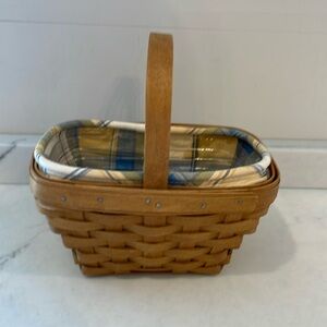 LONGABERGER  BASKET WITH FABRIC & PLASTIC LINER